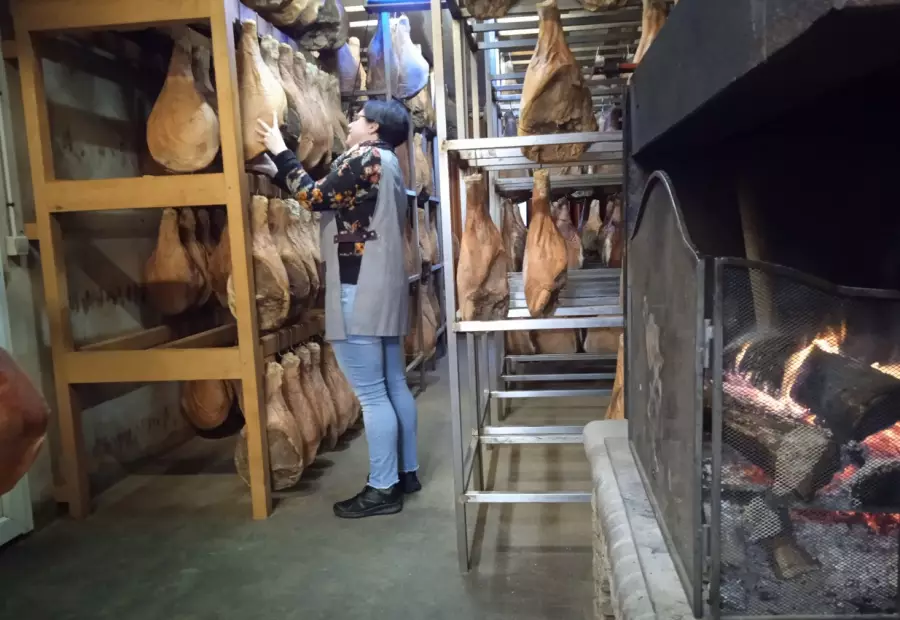 séchoir traditionnel de la charcuterie Garric
