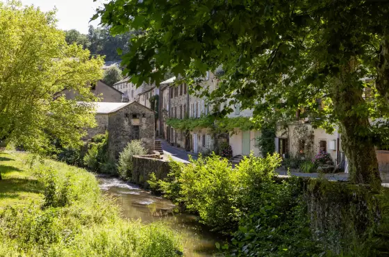 La petite rivière dans le village de Lacaze - crédit Margaux Ricard