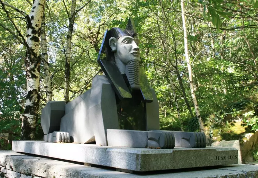 Sphinx de l'espace Jean Cros