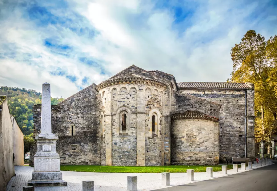 La collégiale St Pierre de Burlats