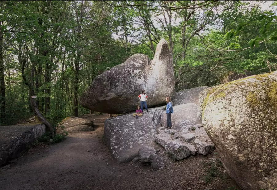Roc de l'oie sur le sentier des merveilles - crédit Folks